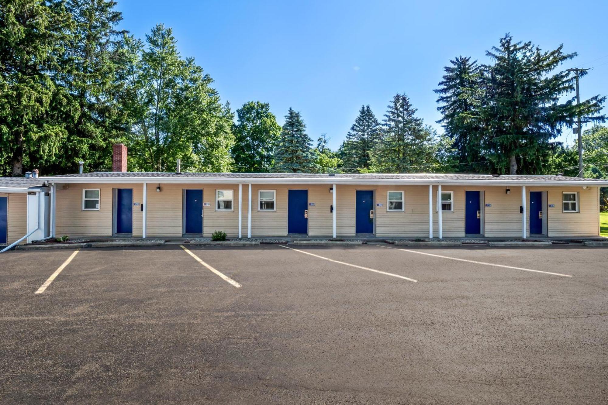 Americas Best Value Inn Jonesville/Hillsdale Exterior photo