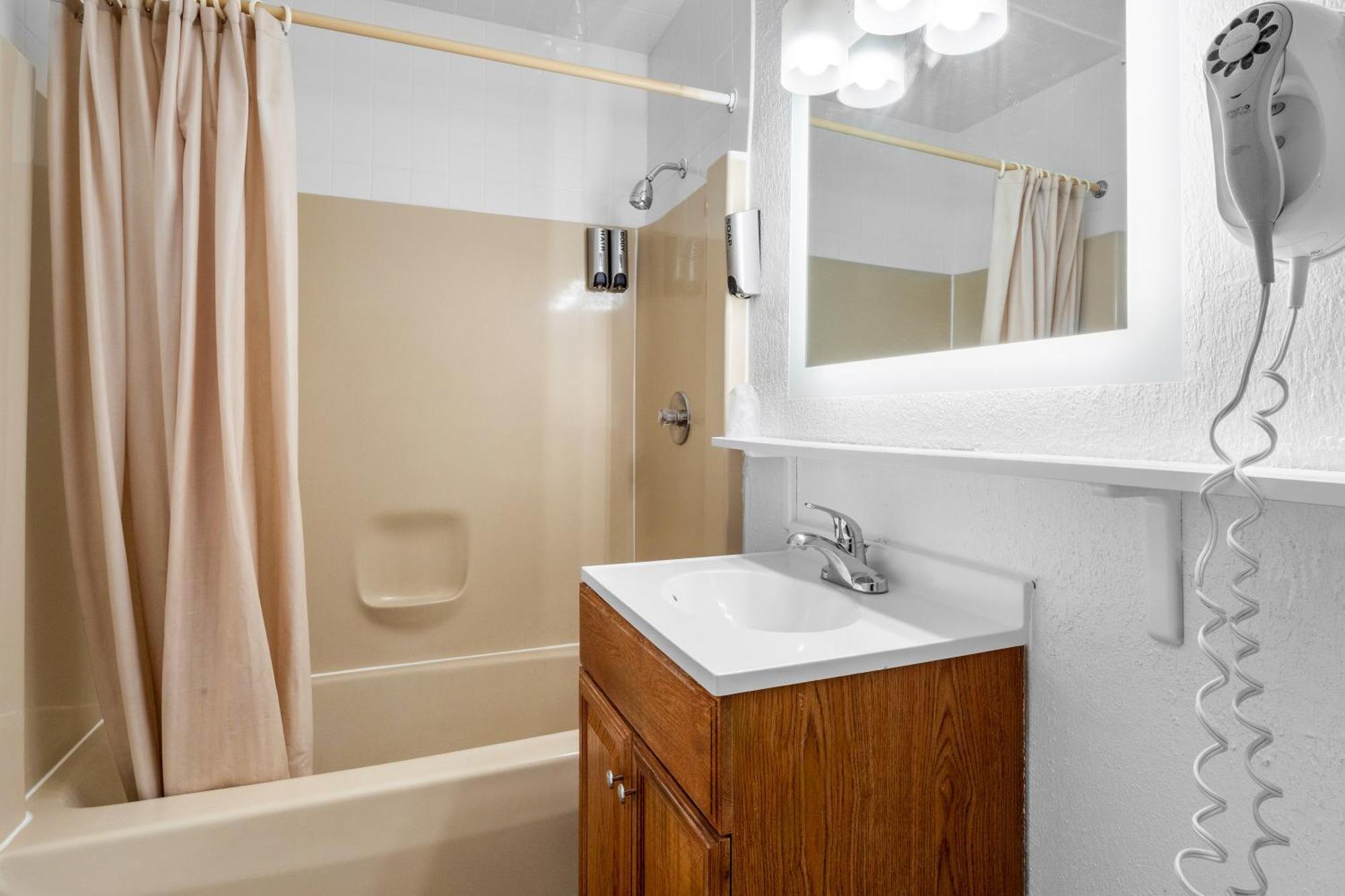 Americas Best Value Inn Jonesville/Hillsdale Exterior photo